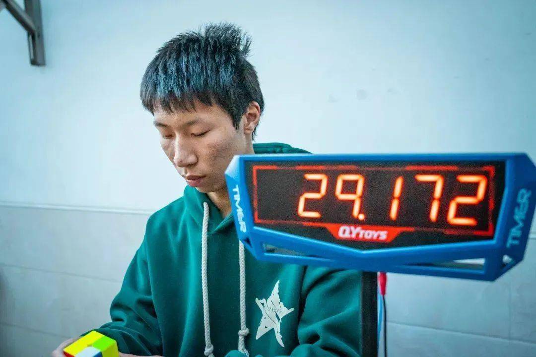 龙岩18岁小伙真牛_魔方_林致远_挑战