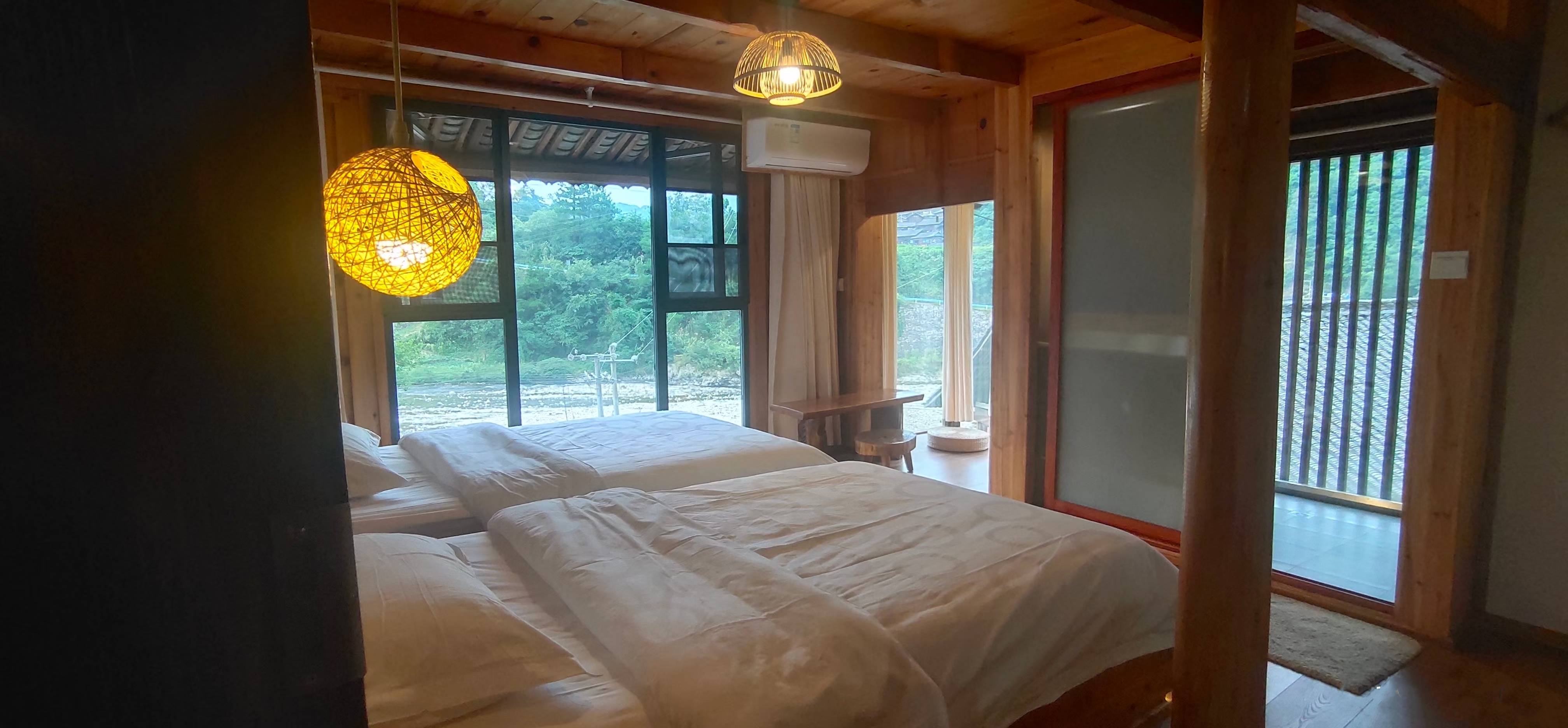 凯里季刀苗寨:能人带动激活乡村"一池春水 "_发展_陈琴_游客