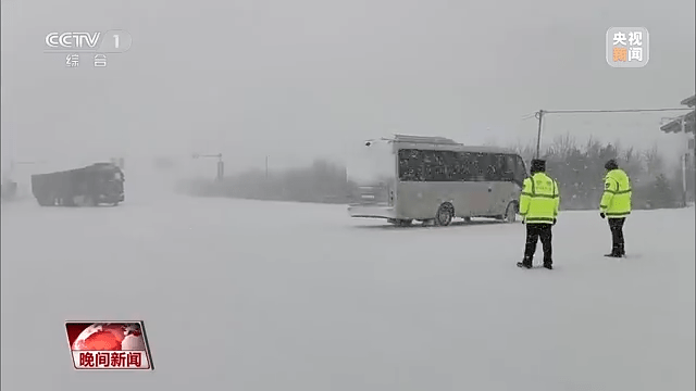 全国多地呈现降雪气候 各地采纳多种办法保障道路通顺