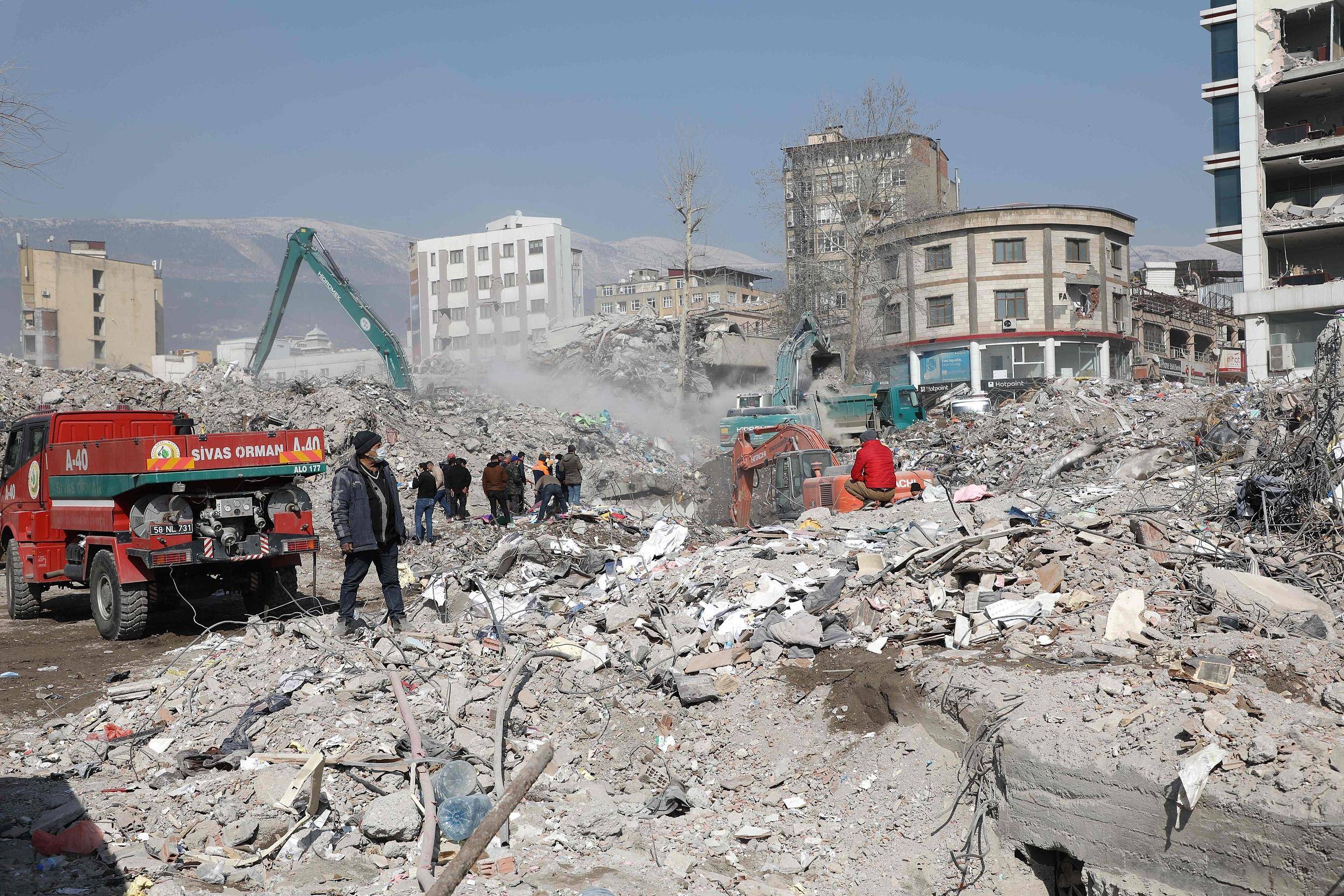 土耳其地震已致该国超4万人遇难,震区仅剩两省未完成搜救_建筑_住所