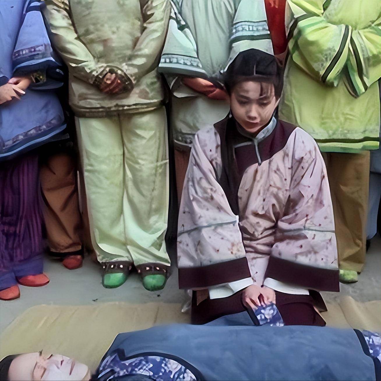 家中的老人去世了,也没有办法给老人一个厚葬,这不是让老人死不瞑目吗