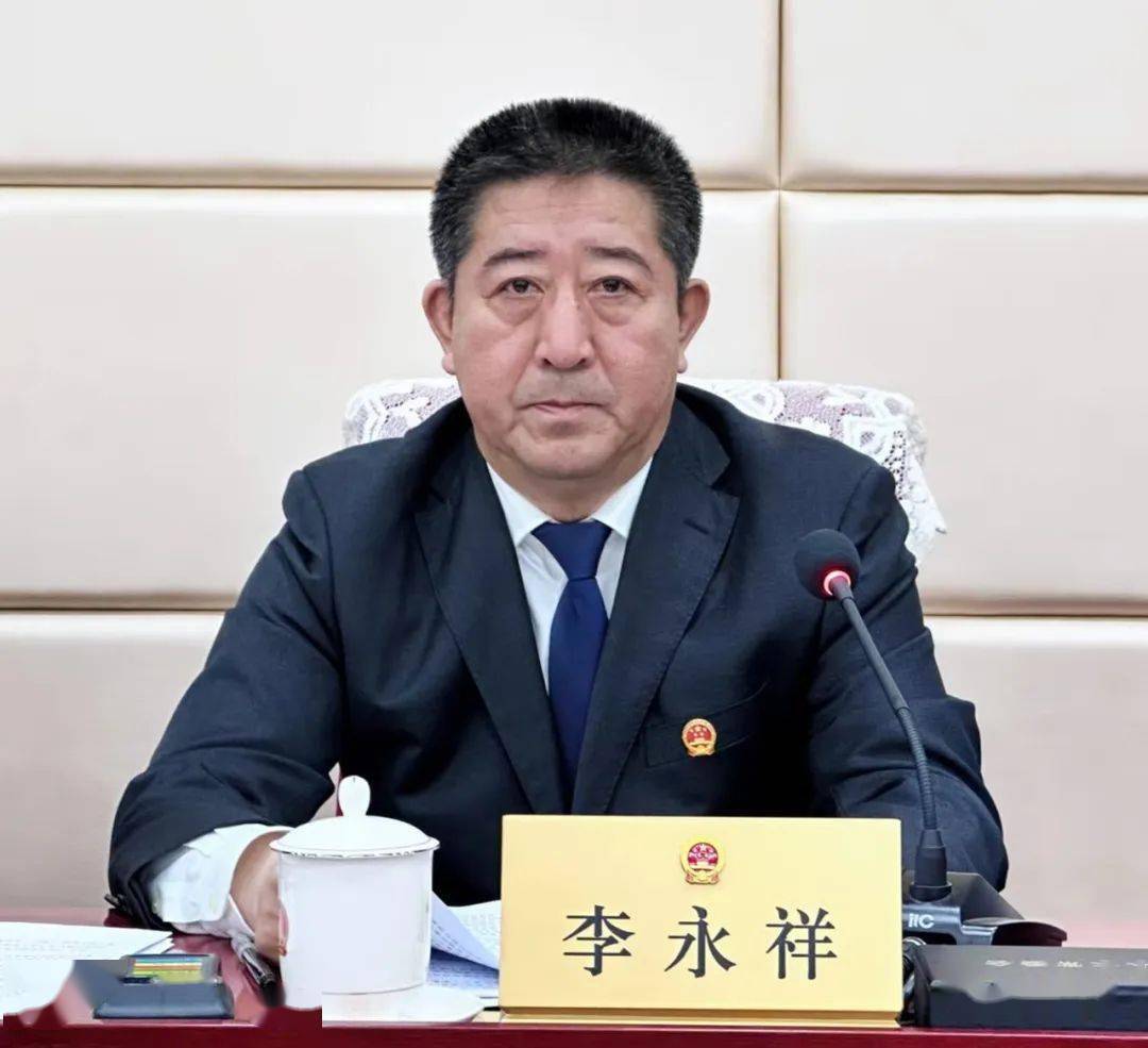 会议作出《关于接受石磊辞去庄河市人民政府副市长职务请求的决定》