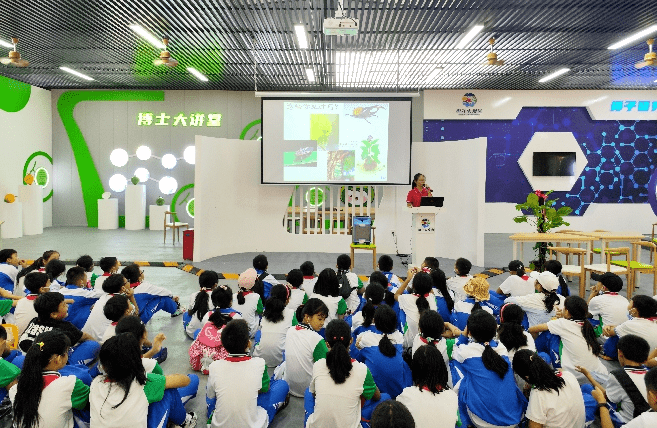科普研学基地,依托国家科研院所--椰子研究所的科研力量和科技基础