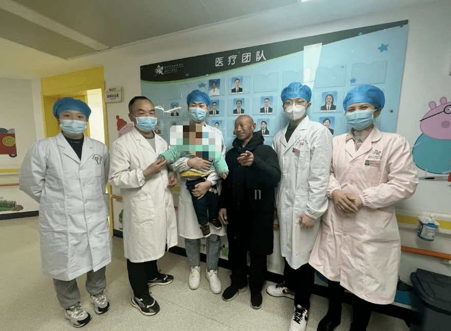 小余意，你撒腿欢跑的霎时外公乐哭了……