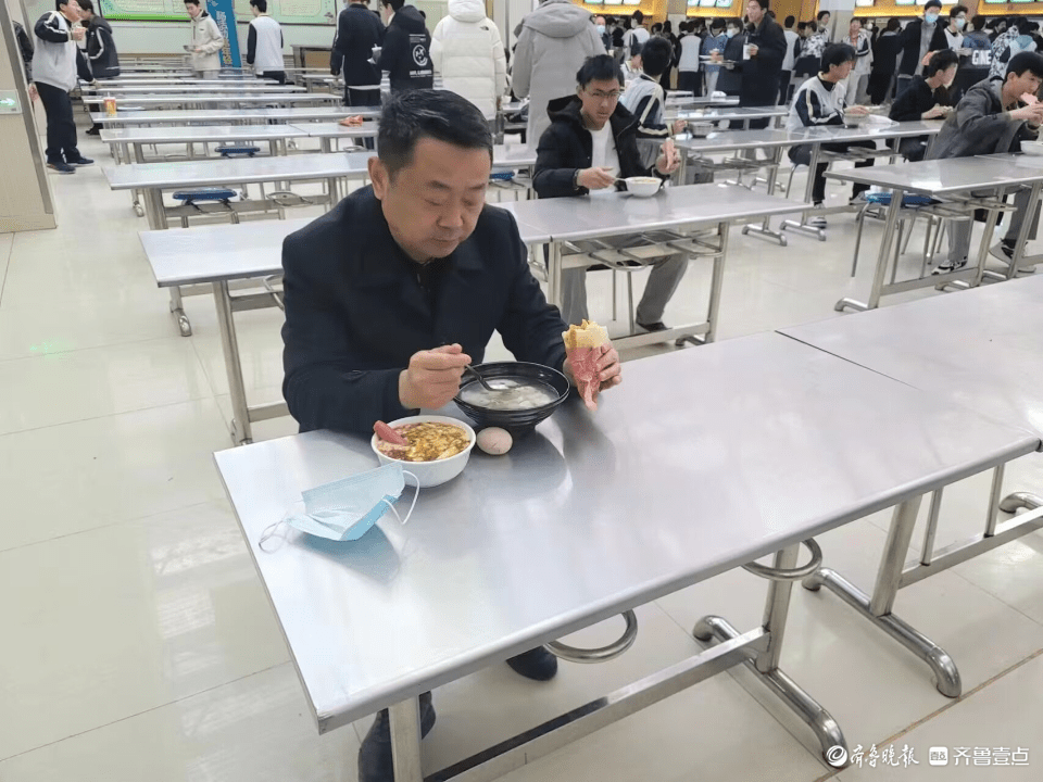 聊城一中食堂图片