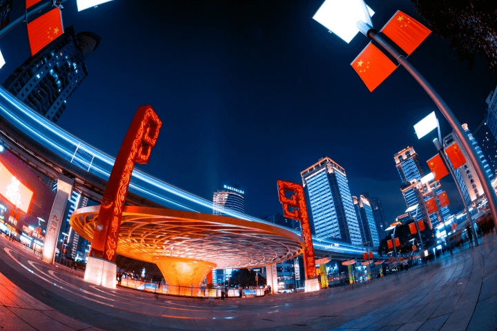 九龙门相比于九龙坡的老牌地标建筑757575也在评论区热心地回复