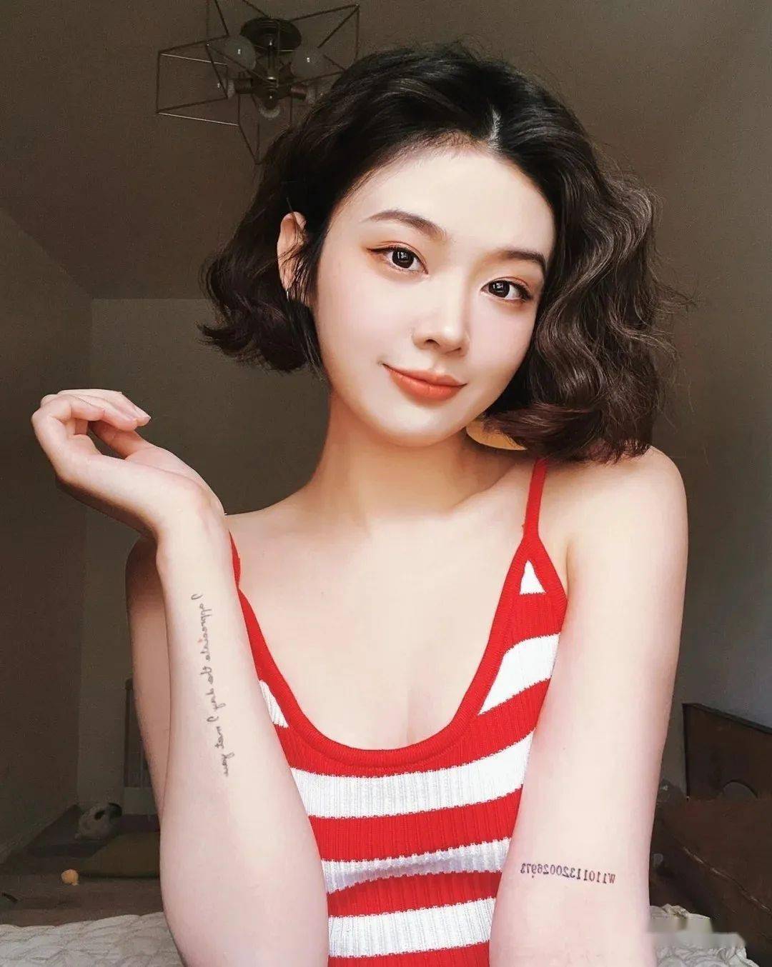 2023"短发烫的好,年轻十八岁"_发型_中国_形象