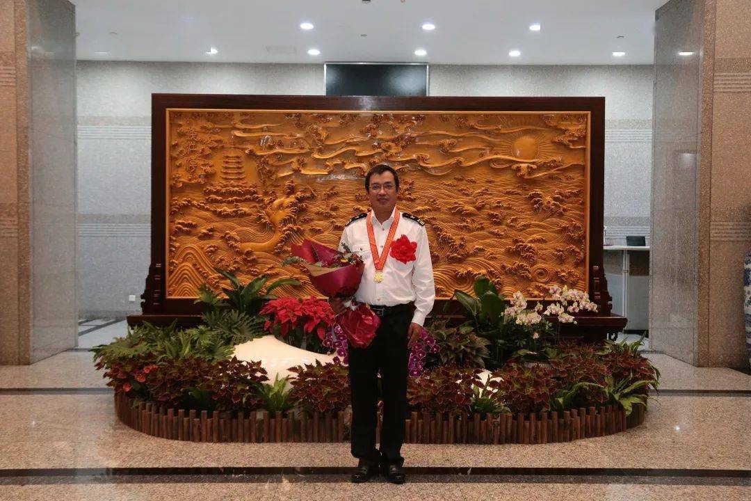 杭州海关人人赞颂的佳话嵊泗海关办公室主任金涛的事迹新一批全国海关