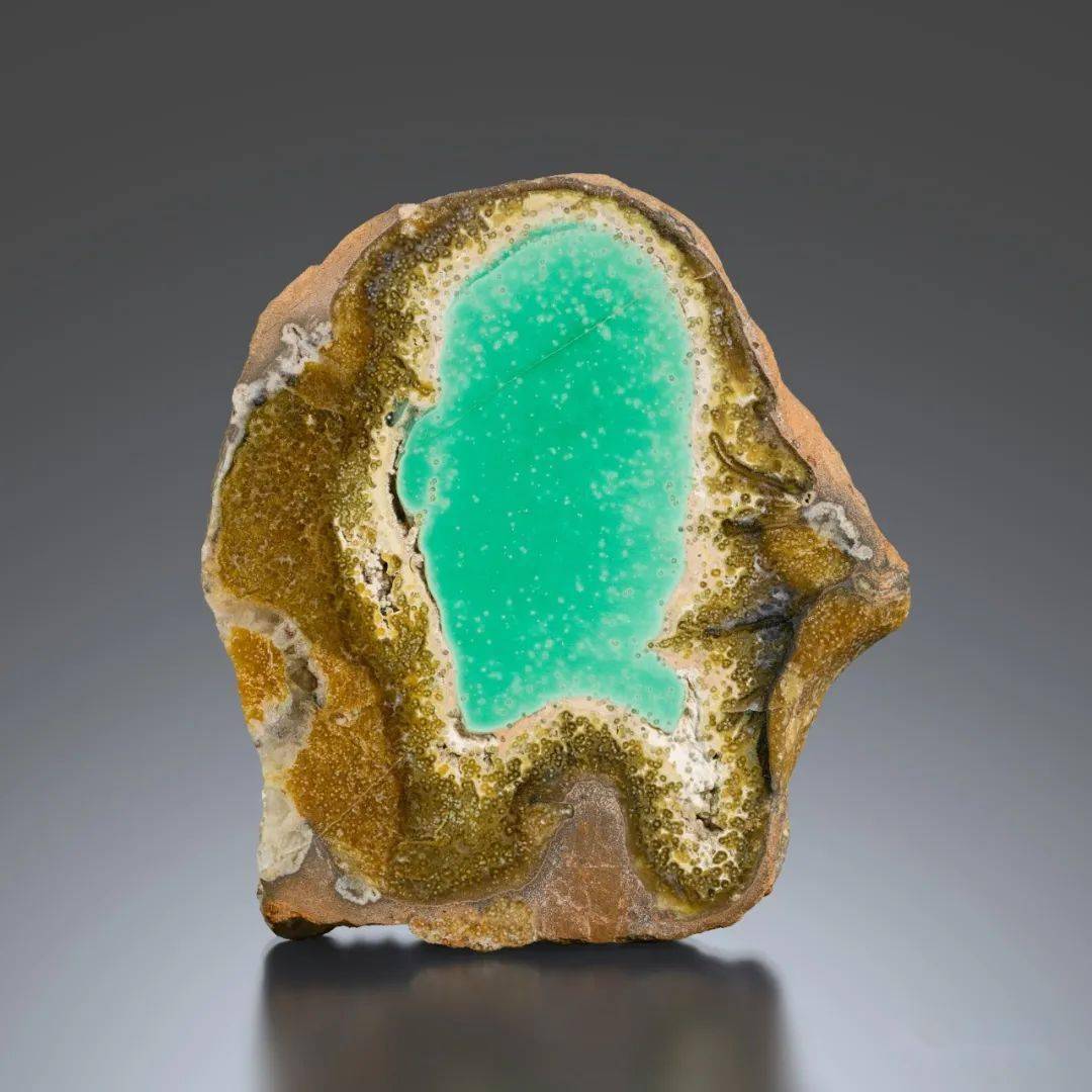 矿物之美丨磷铝石_绿色_宝石_美国