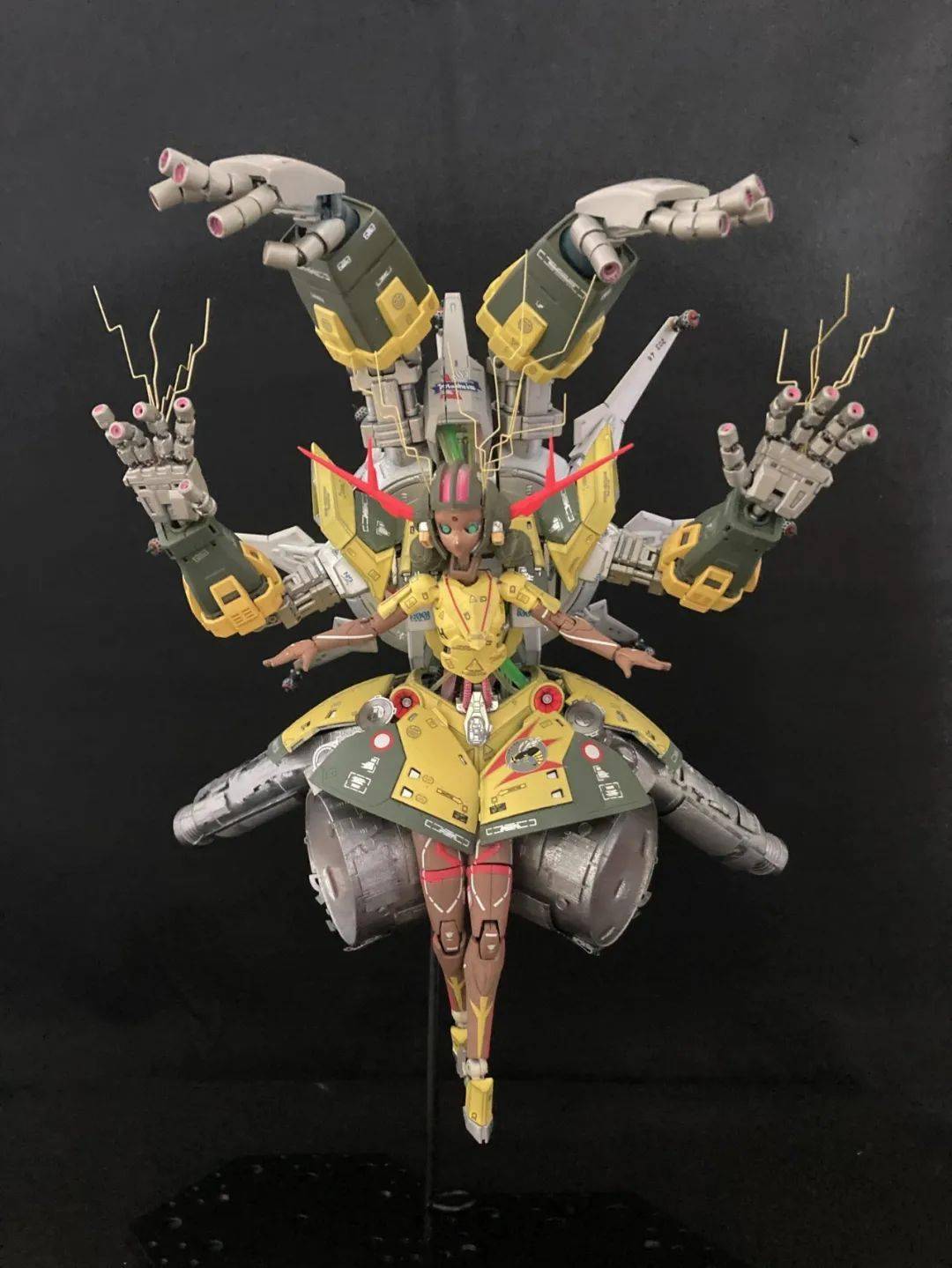 与吉恩号融为一体,会放电的宇宙"女鬼"?_拉拉辛_公众_高达