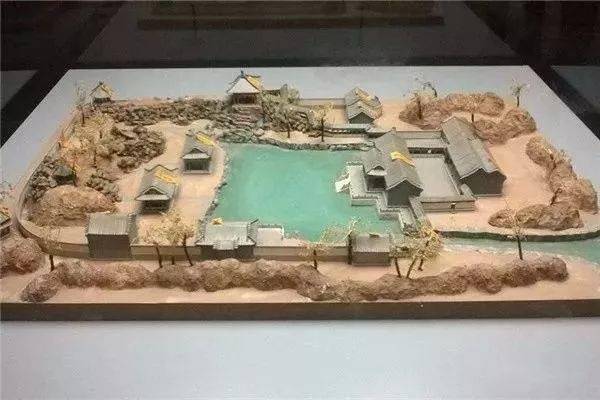 1897年,清政府拨款重修曾被英法联军烧毁的圆明园,雷廷昌的长子雷献彩