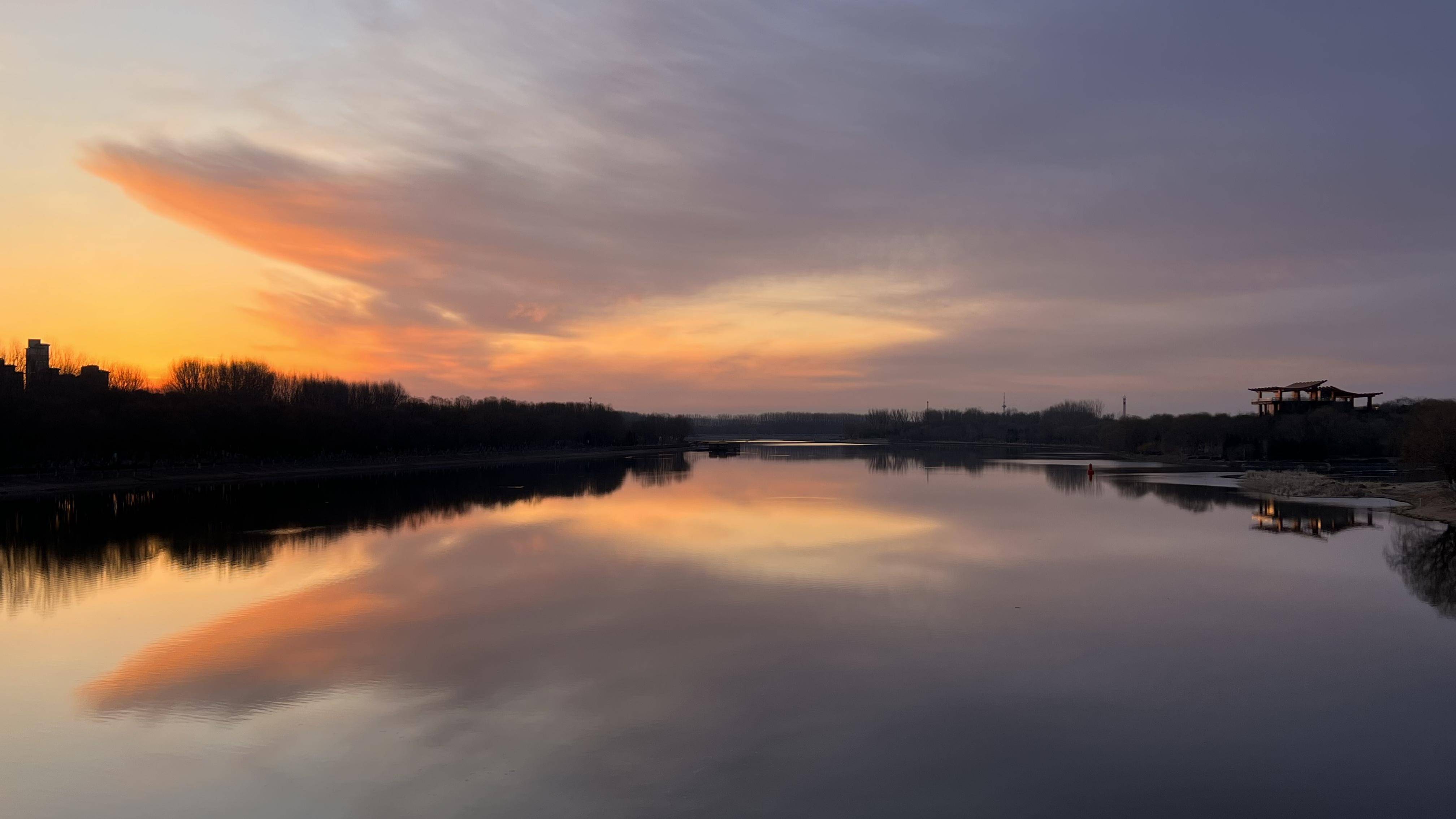 朝阳_红霞_天空