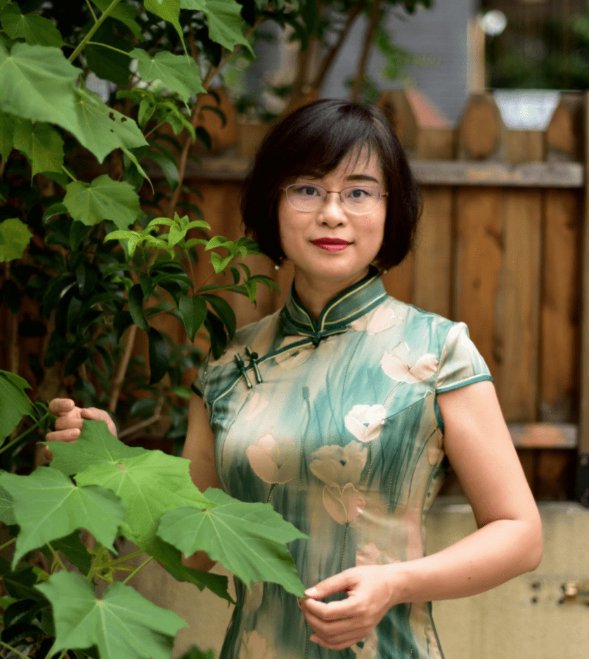 龙芳以为,如果"干一行,厌一行",这样的人生是很痛苦的.