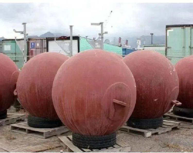 日本海滩惊现巨型神秘铁球,防爆小组封锁现场,还出动x光机,最后中国