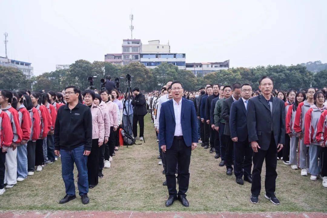 数千人集结博白县中学,他们._活动_张海波_先生