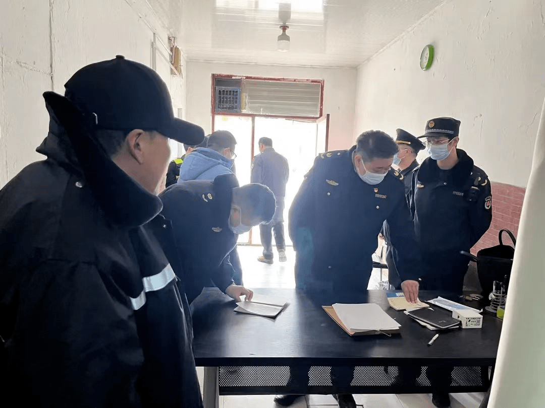 这些"黑中介"大多位于各村庄主街的角落处和租住的村民院落中,位置