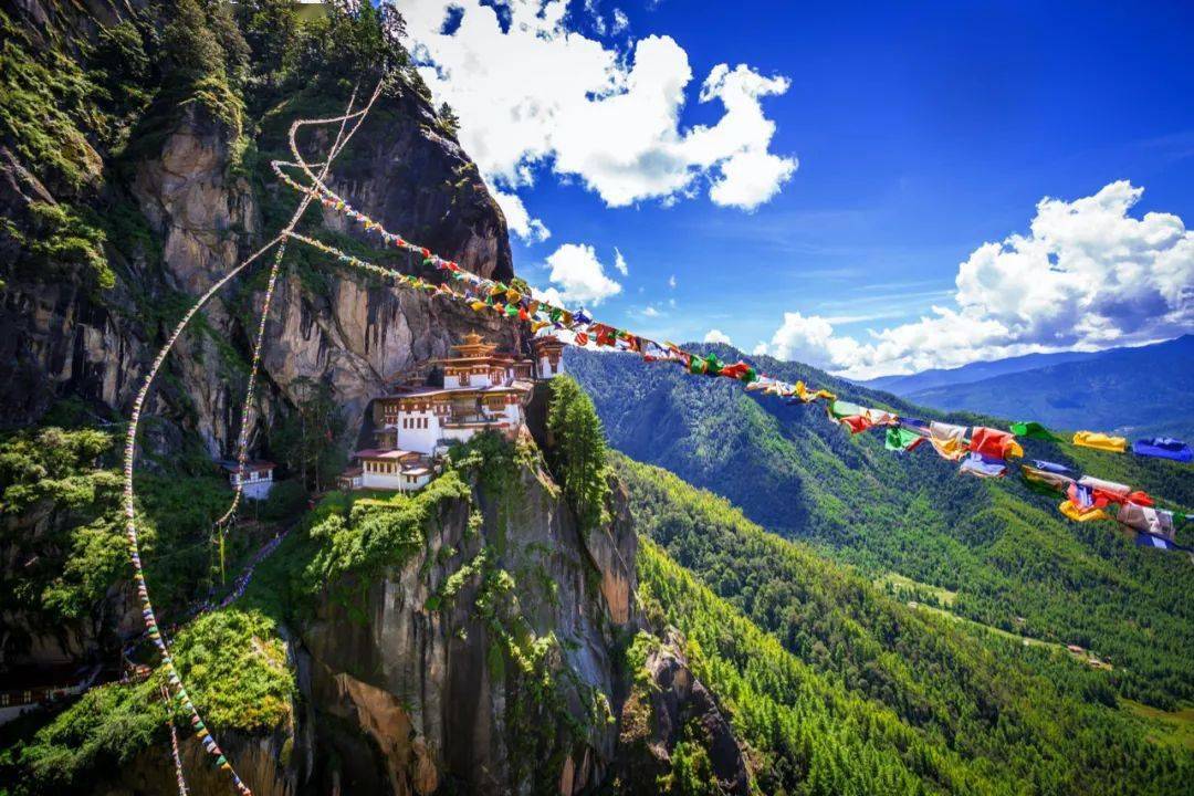 69不丹这几年发展旅游业,淳朴风景配高级酒店,又是刘嘉玲梁朝伟大婚