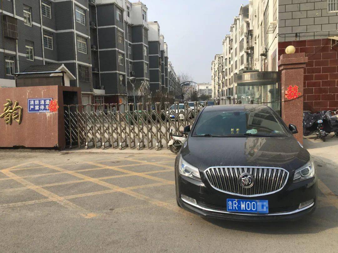 鲁r·87z**违法行为:占用,堵塞消防车通道地点:牡丹区金河湾小区时间