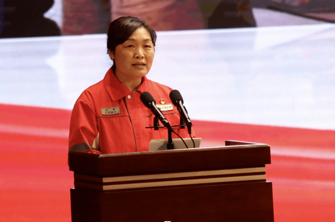 党的二十大代表,大庆油田有限责任公司首席技师刘丽做了"弘扬工匠精神