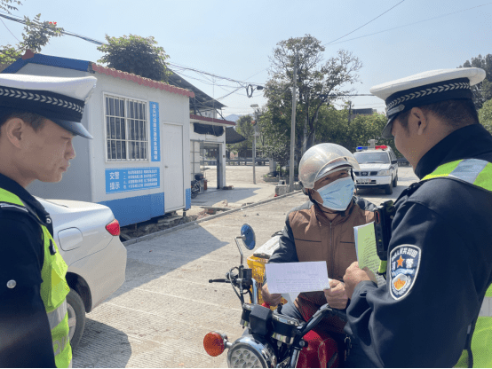 潮阳多人现场被拦下_群众_交通_教育