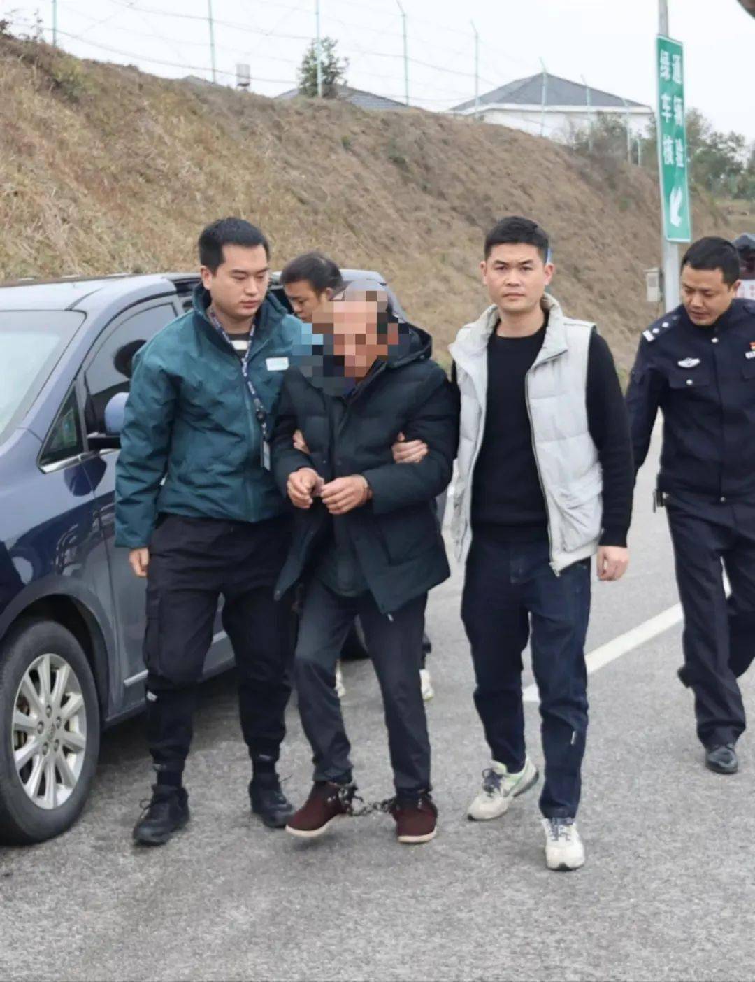 男子因琐事杀妻后化名逃亡,景德镇警方追凶32年将其擒获!