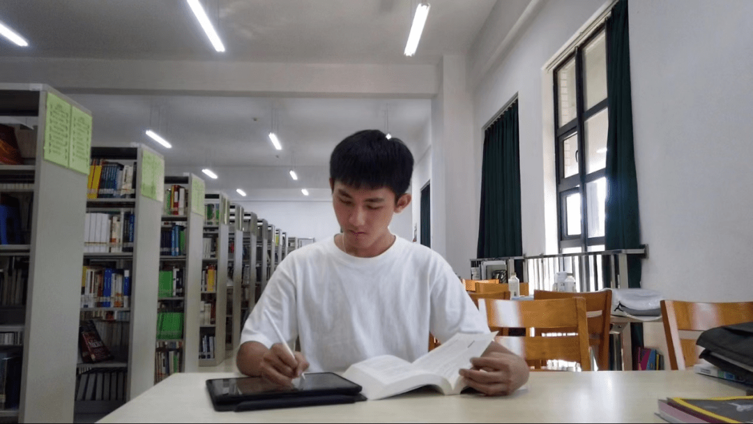 【赤花61国奖青年】黄皓宇:掌奋斗之舵,达理想彼岸_成长_奖学金