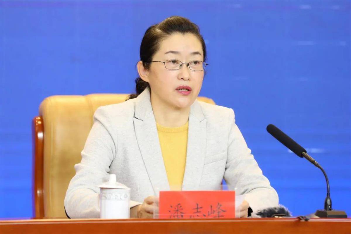 据内蒙古自治区纪委监委消息:内蒙古自治区统计局党组书记,局长潘志峰