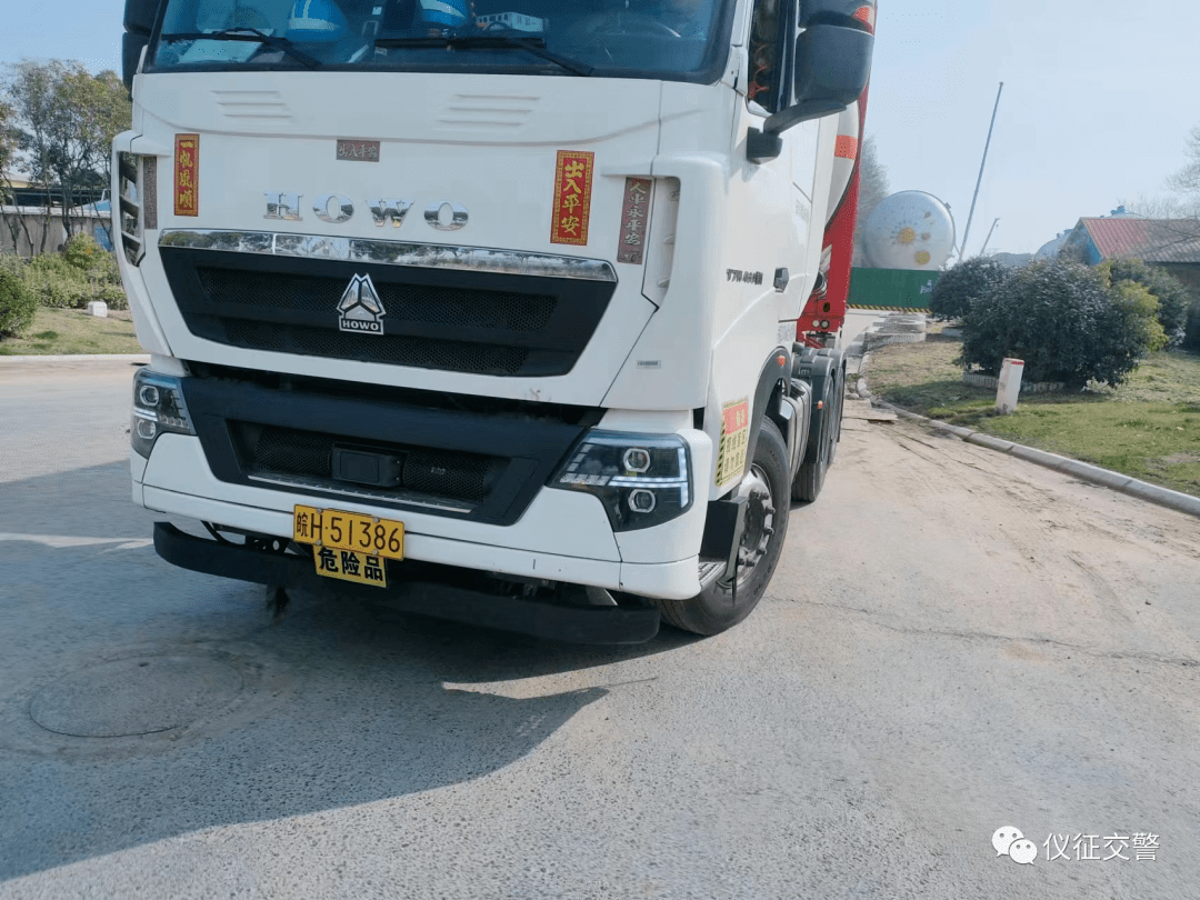 不少外地牌照危化品大货车被曝光_违法_车辆_机动车