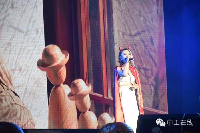 ����һ���ӣ���Ҫȥ�����ݳ����