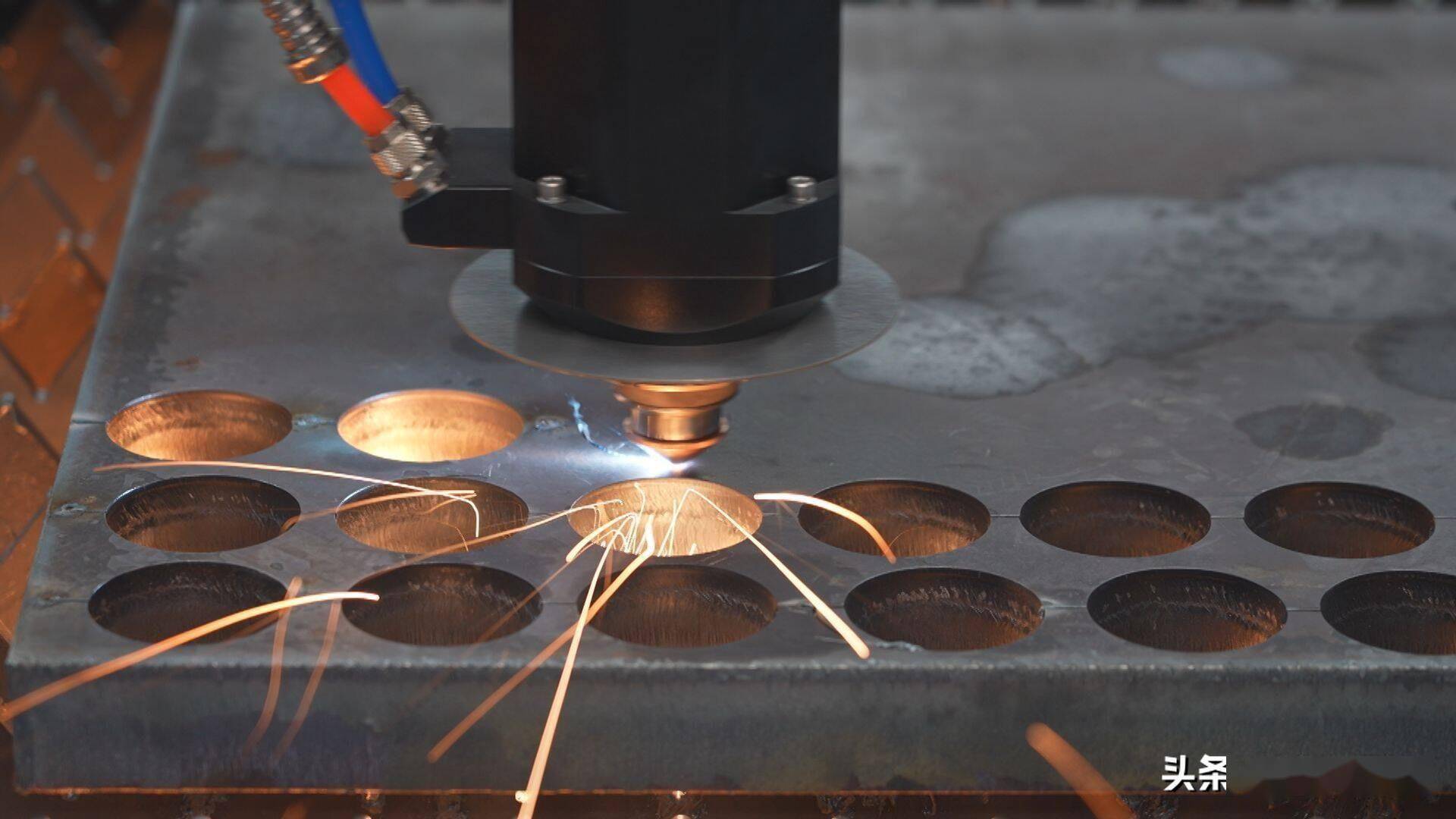 全球首套5万瓦超高功率激光切割机 从"商河制造"走向世界_生产_山东