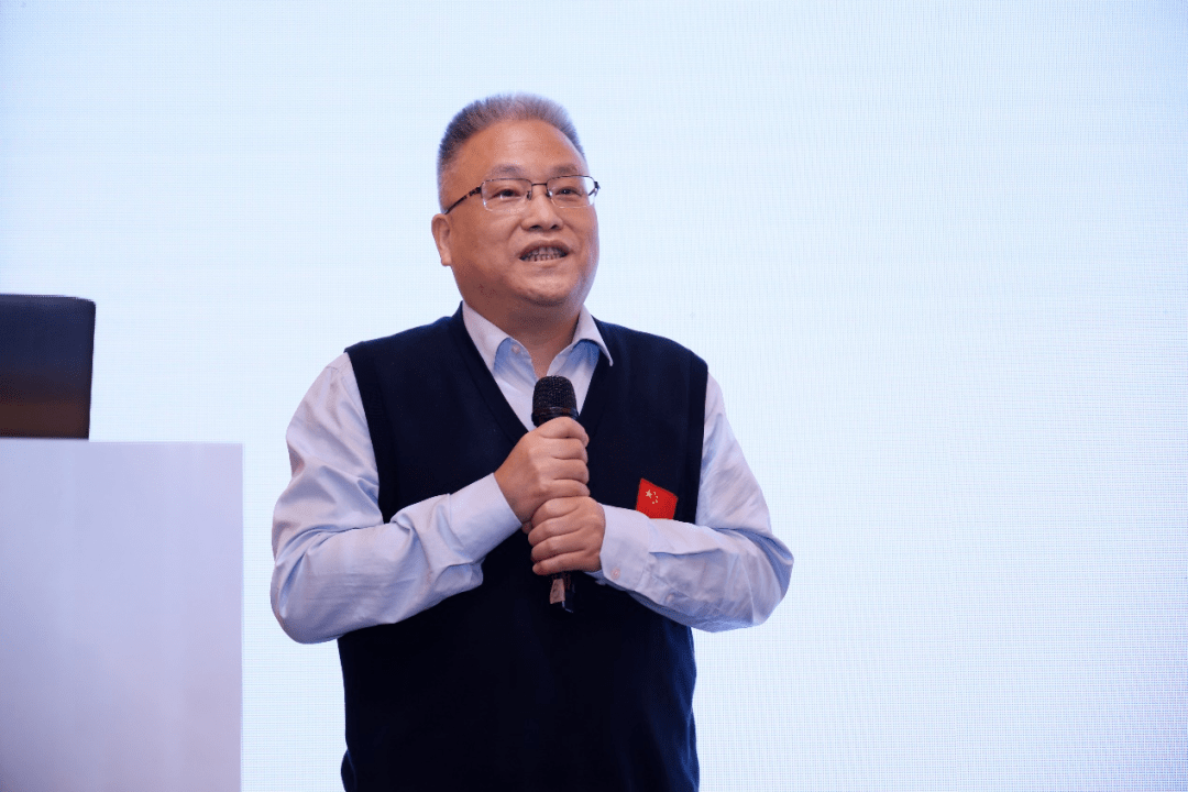 专委会顾问董晨院士和曾小峰教授分别致辞,并表示希望未来能够与各位