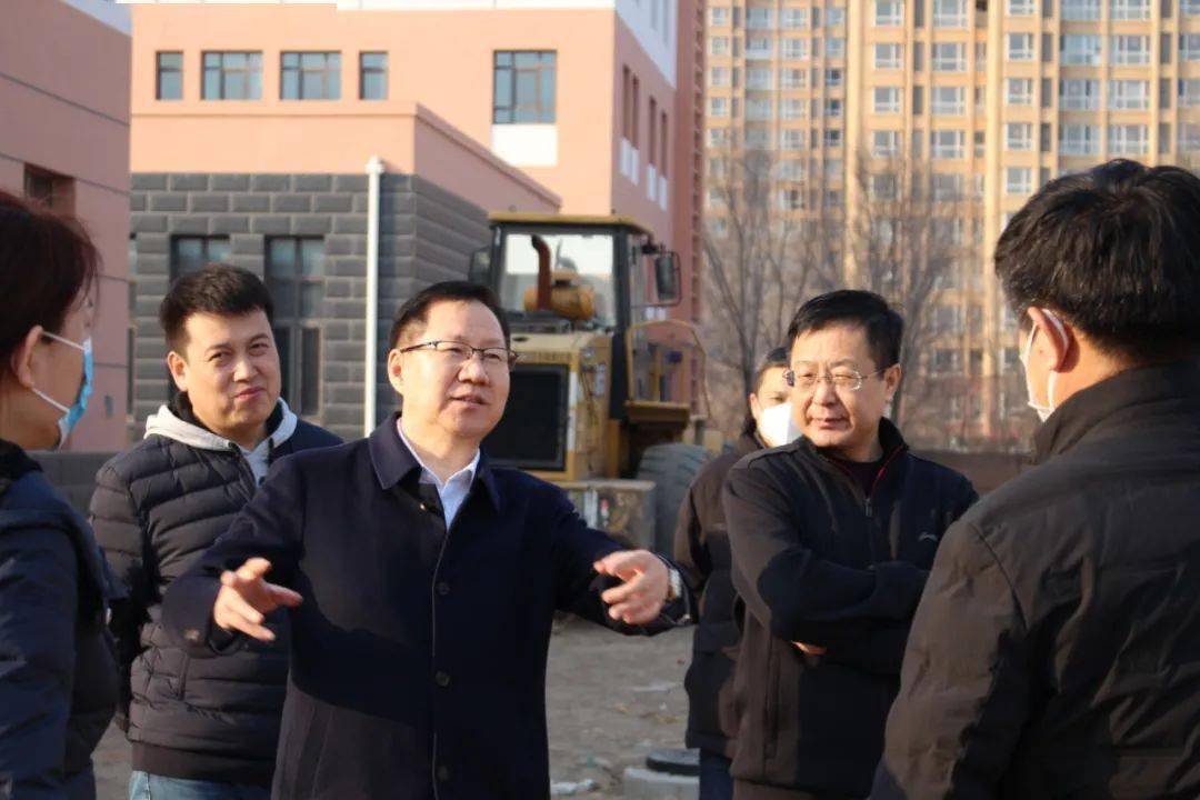调研中,吴忠利一行先后深入科尔沁区全民健身基地,体育公园,第六中学