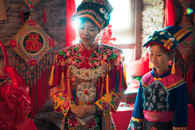 【文化旅游】跟着《夏花》体验绚丽多彩的羌族服饰!