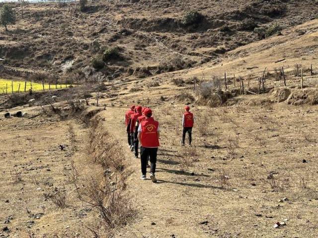 青年意愿者助力四川凉山丛林防火