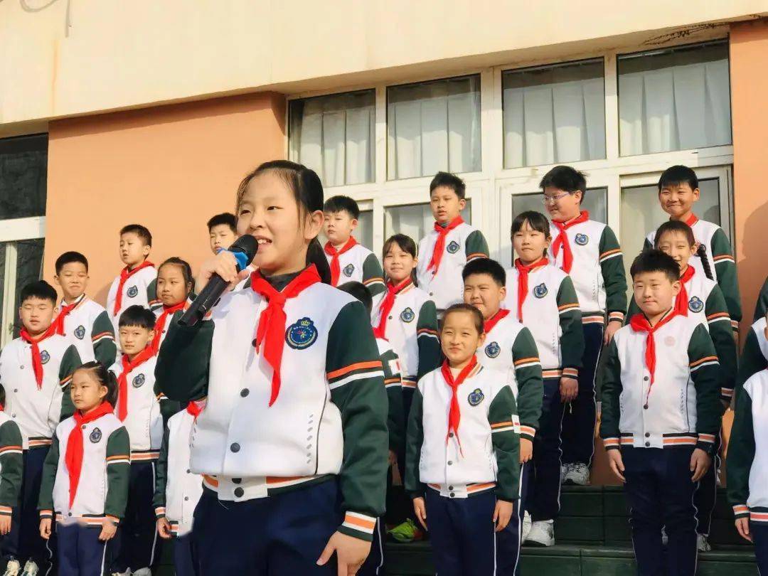 升旗仪式丨"这份爱,给最美的她"——青岛北山二路小学开展庆祝"三八"