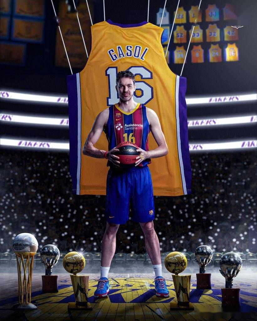 湖人退役加索尔球衣:16号紧挨科比太催泪 家嫂落泪全场高呼科比_球迷