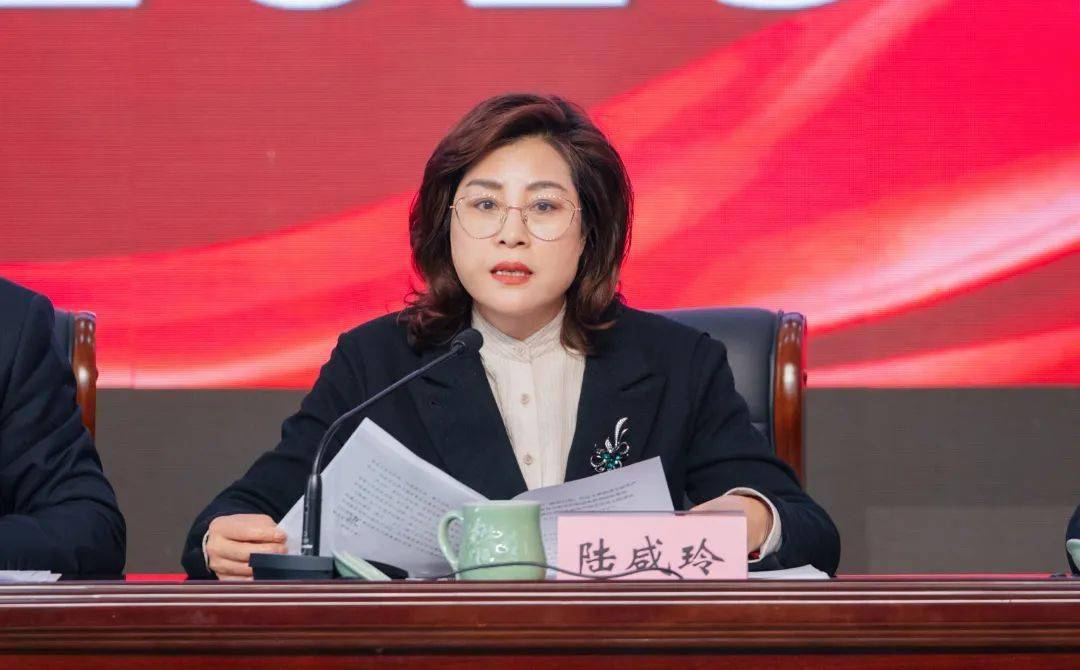 市纪委副书记,市监委副主任郑绍周出席会议并讲话,市教育局党委书记