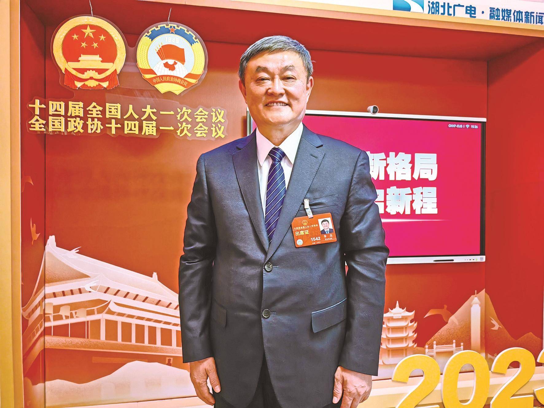 全国人大代表,宜昌人福药业党委书记,董事长李杰建议:加快呼南高铁