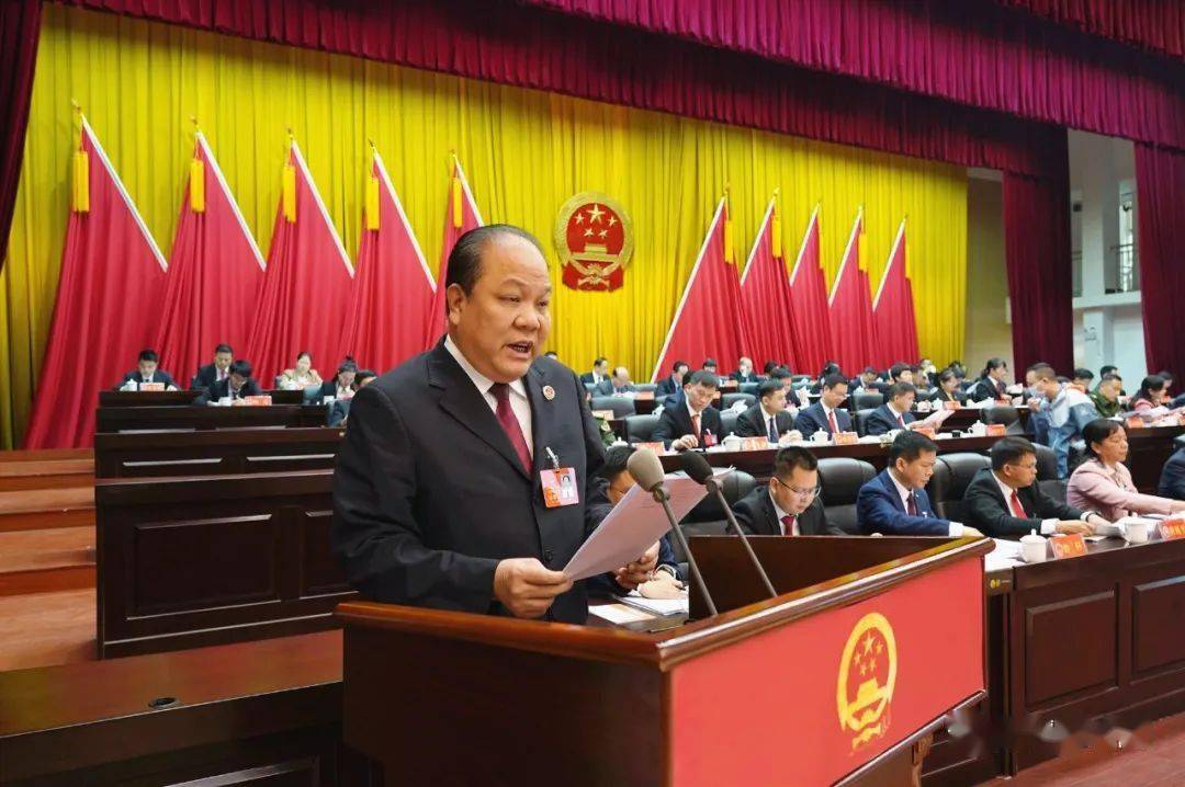 届人大三次会议开幕丨罗伟雄出席 吴伟华作政府工作报告 羽国强主持