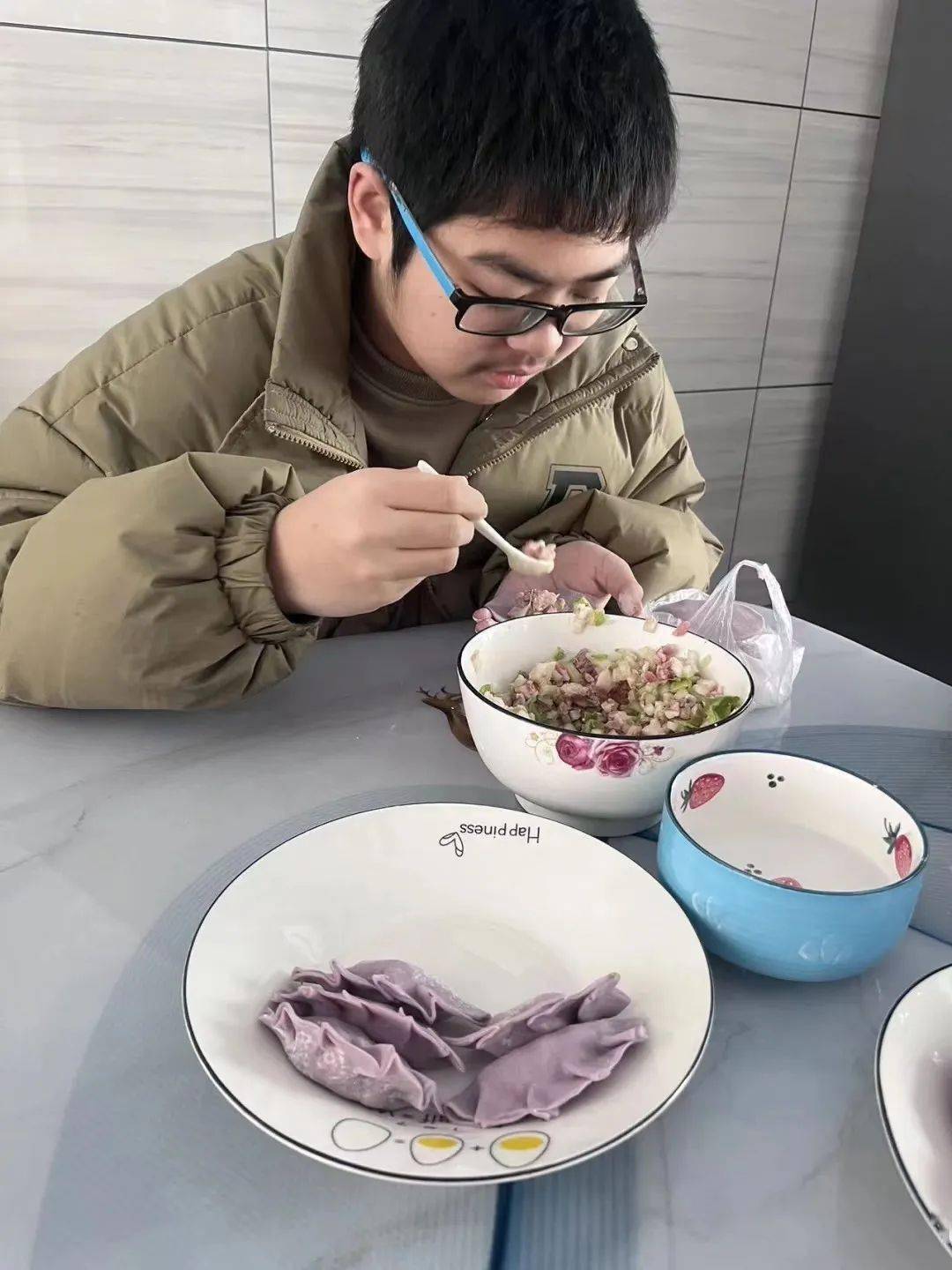 沙埠中学校长赵晓华表示:"我是土生土长的沙埠人,从小吃着沙埠美食