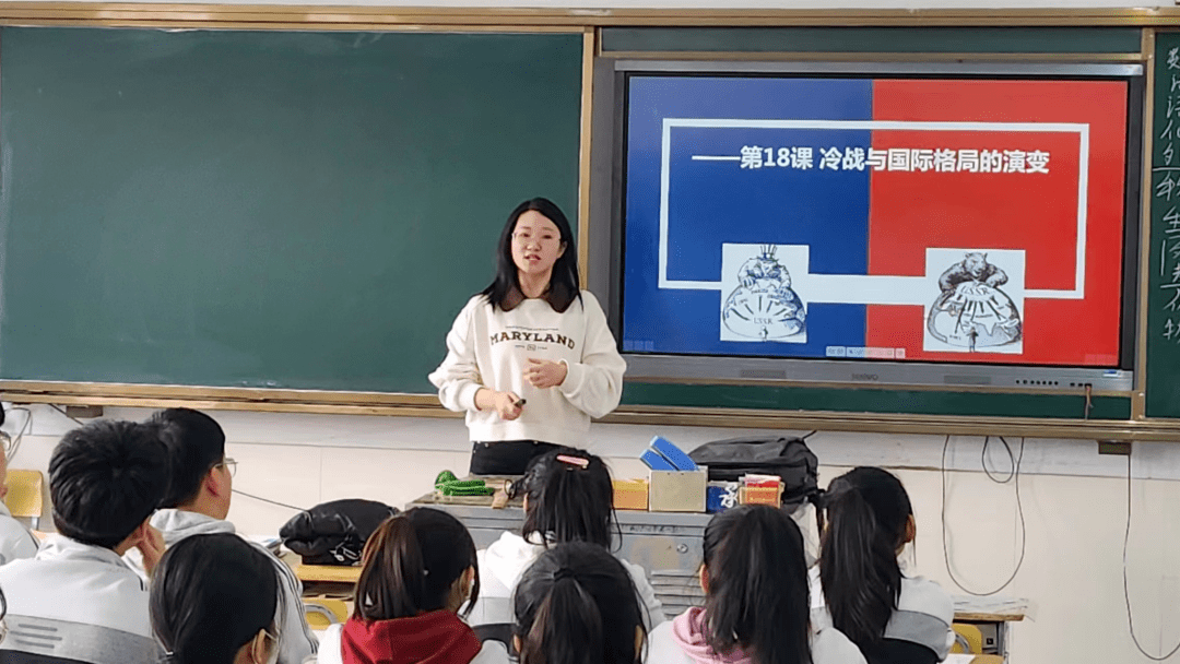 策略》专题讲座讲座过后,老师们稍事休息,进入到与安图一中各学科全体