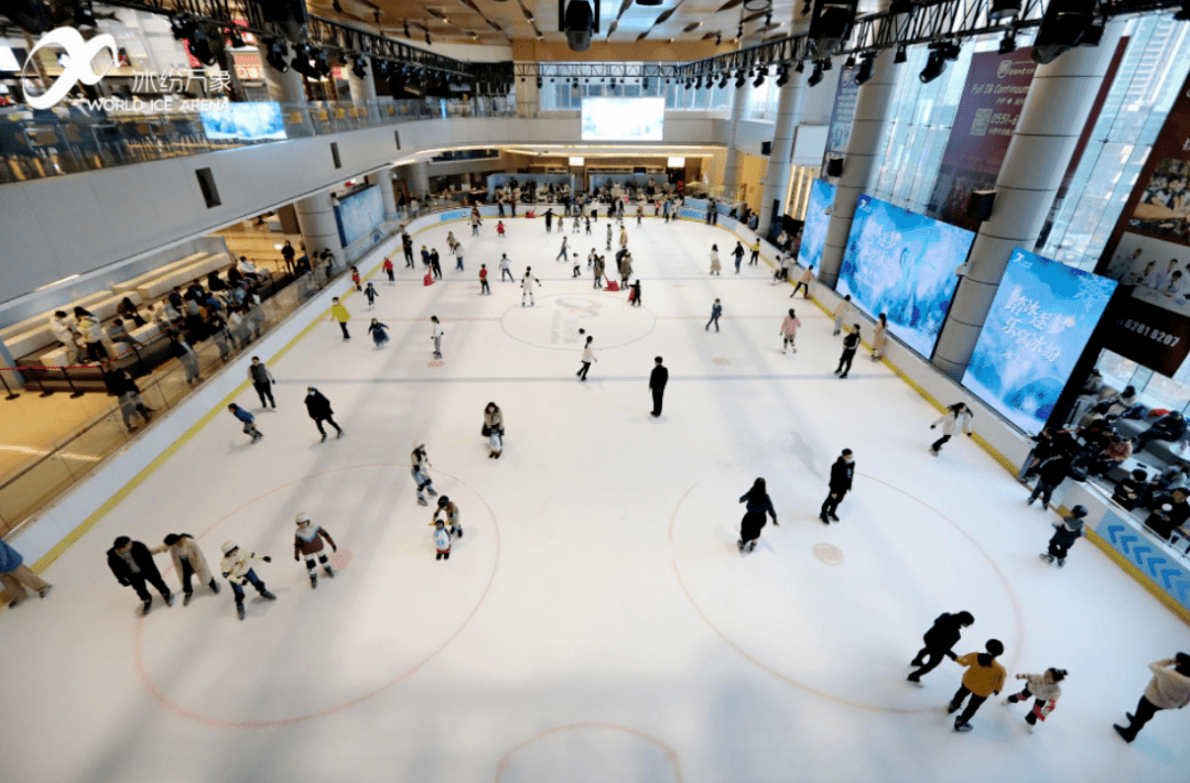 冰雪头条:合肥冰纷万象滑冰场举办"踏冰逐梦·乐享冰纷"冰上表演赛
