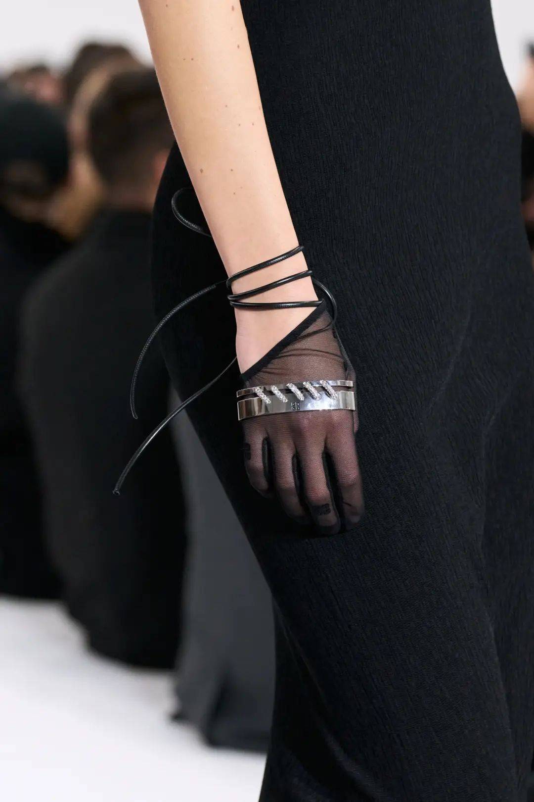 这7组搭配,接下来会刷屏!_衬衫_prada_领带