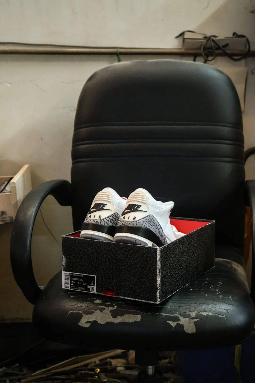 kicks lounge