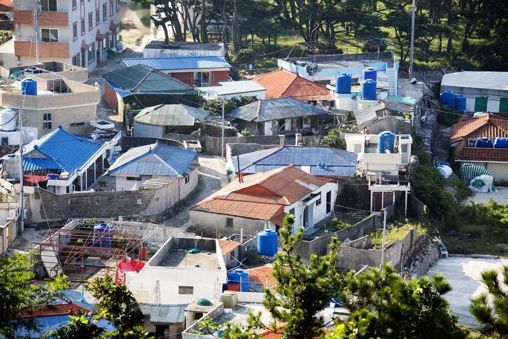 真实的韩国农村:繁荣只在电视里出现,低矮土房路边小摊随处可见