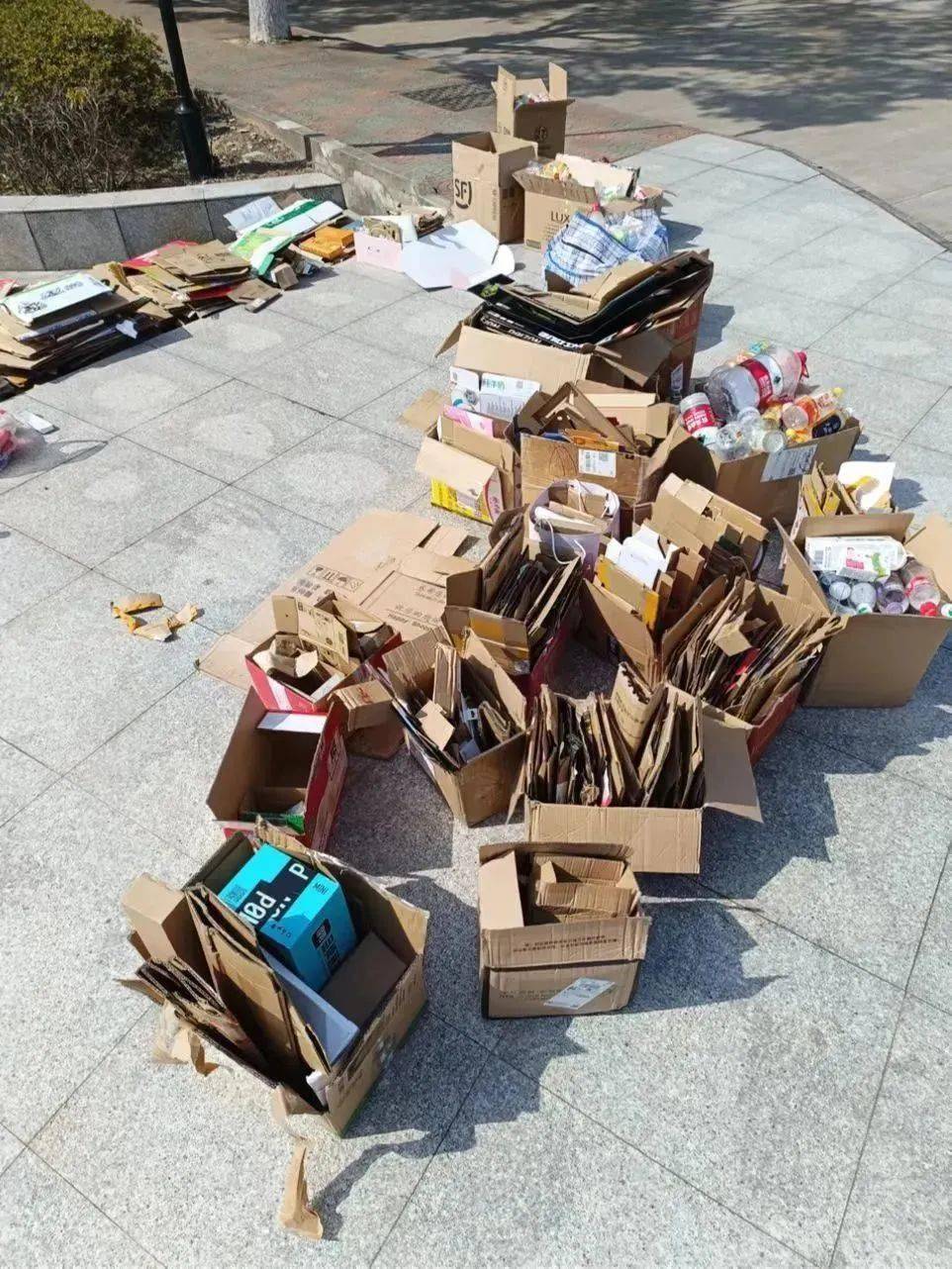 社彩缤纷废物回收低碳校园