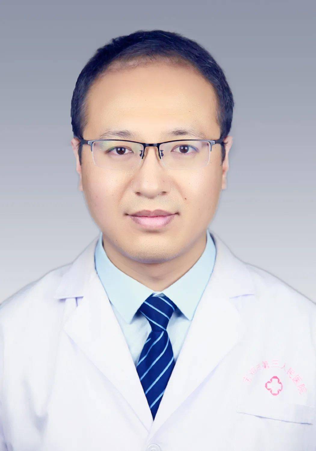 3月10日,宝鸡第三医院心血管内科主治医生李龙应邀前往重庆,参加了