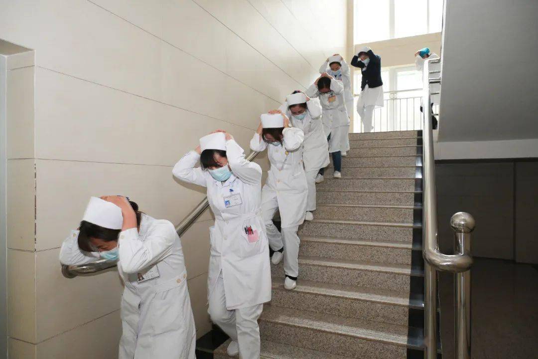 演练有"方" 临"震"不慌——州医院开展地震应急演练_救治_科室_进行