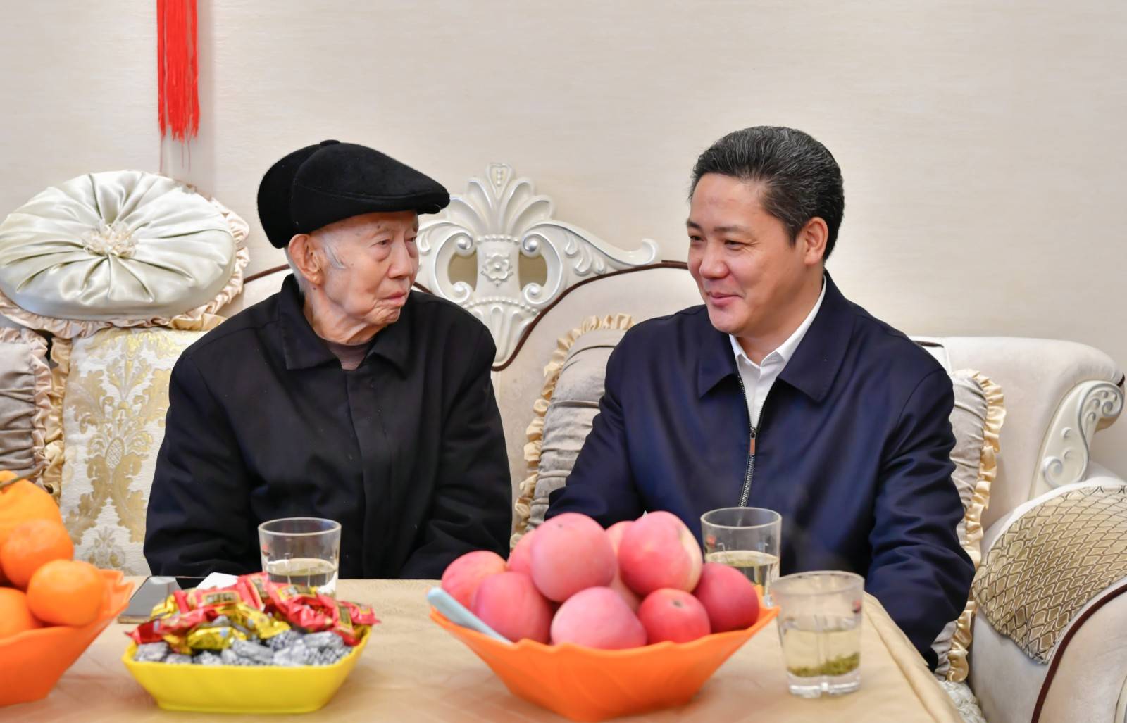 游新建,徐开焱看望慰问县级以上退休老同志_发展_工作_建设