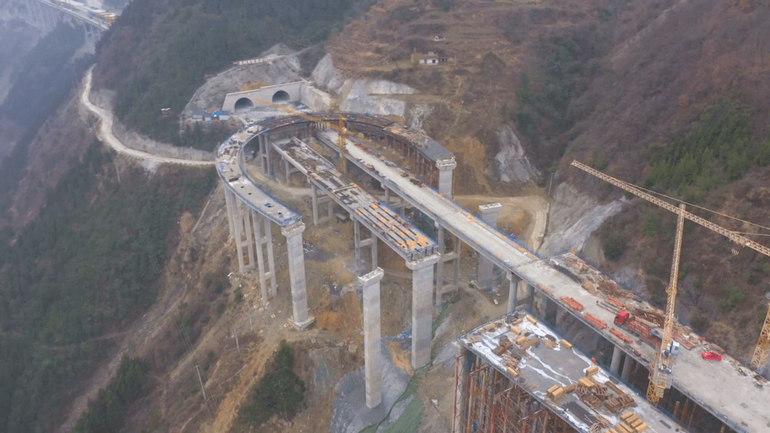 巫镇高速是重庆市桥隧比最高的高速公路